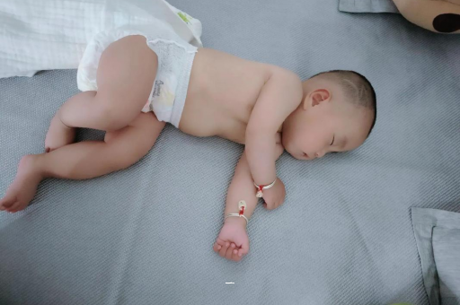 果洛宝宝胳膊上起红疙瘩